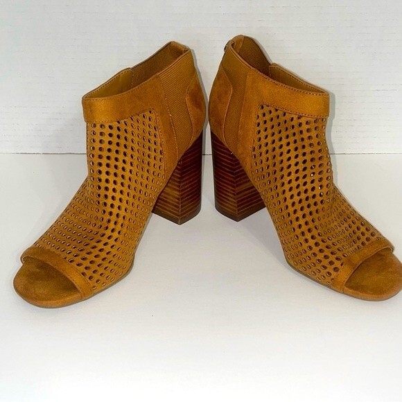 Guess Olysa Perforated Upper Taupe Block Heel Open Toe Bootie Size 5.5 - Picture 2 of 7